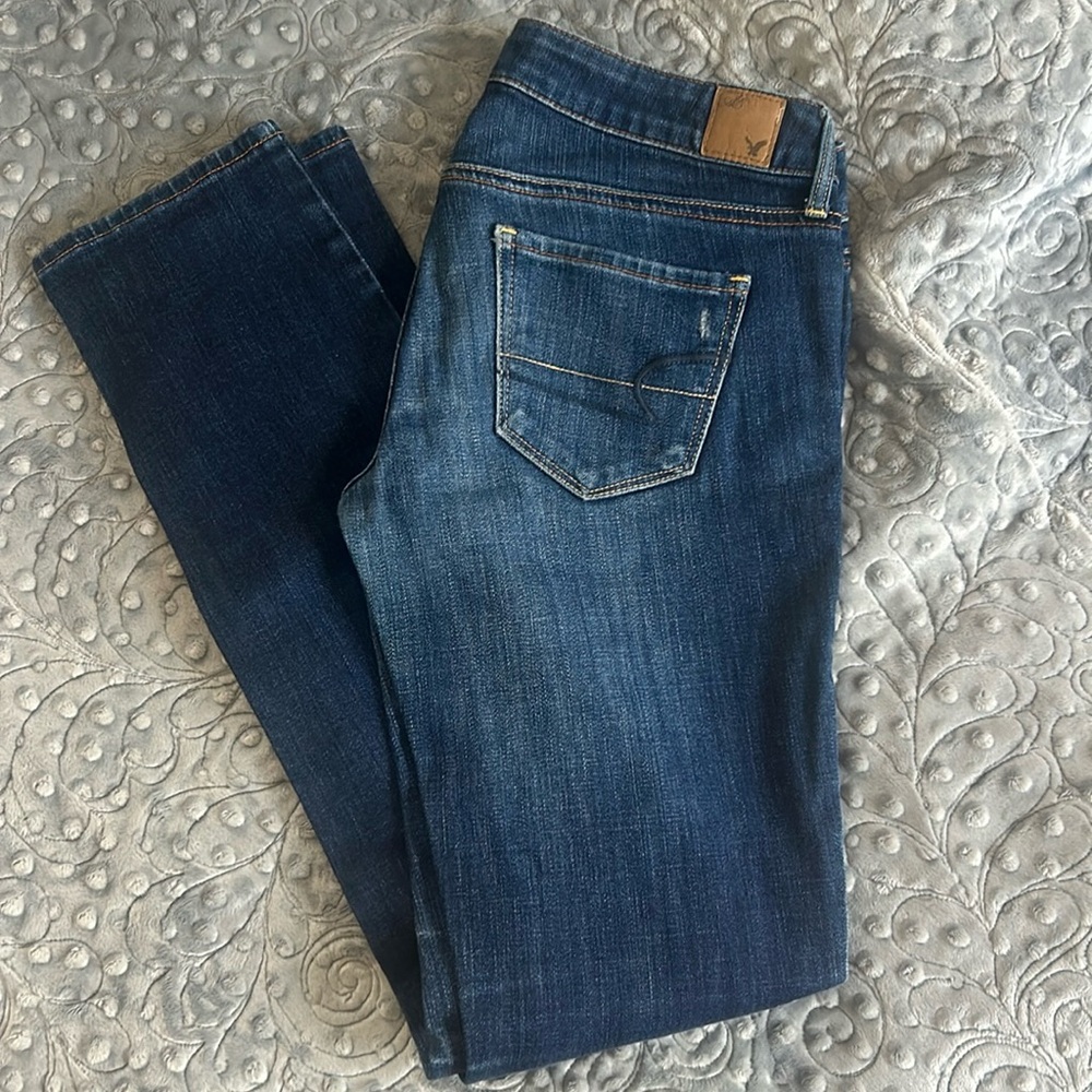 Women’s American Eagle (6) Skinny Jeans — Distressed